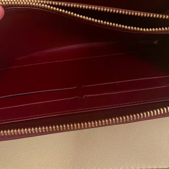 AUTHENTIC EUC LOUIS VUITTON SP4182 ROUGE FAUVISTE MONOGRAM VERNIS ZIPPY … - Picture 16 of 17